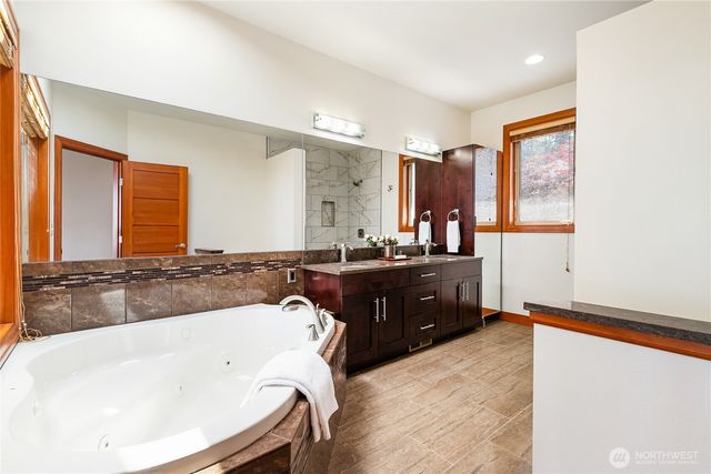 5550 Whitehorn Way, Blaine, WA 98230