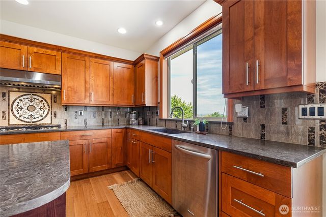 5550 Whitehorn Way, Blaine, WA 98230