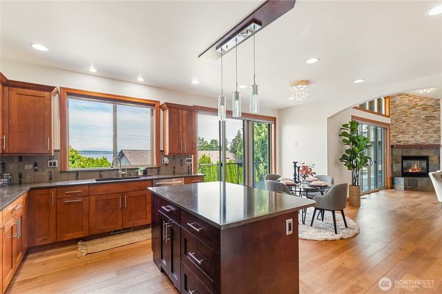 5550 Whitehorn Way, Blaine, WA 98230