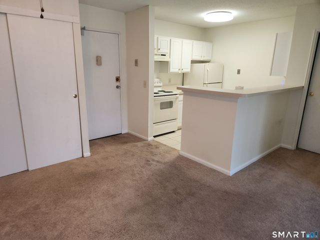18 Prospect Street 81, Manchester, CT 06040