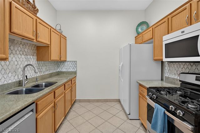 3540 Cactus Shadow Street 102, Las Vegas, NV 89129