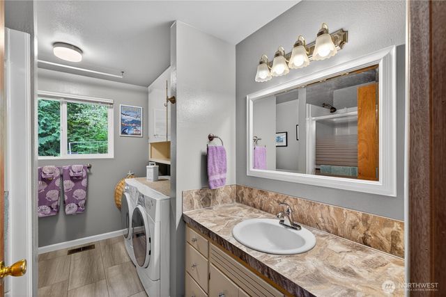 1300 Woodland Drive, Mount Vernon, WA 98274
