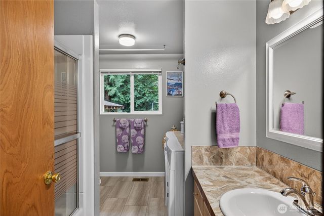 1300 Woodland Drive, Mount Vernon, WA 98274