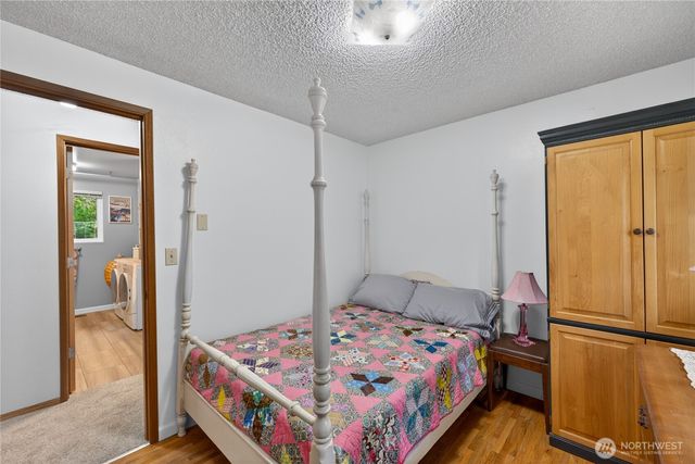 1300 Woodland Drive, Mount Vernon, WA 98274