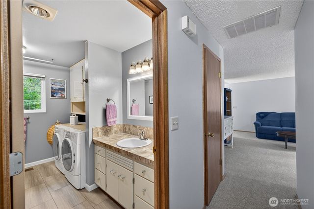 1300 Woodland Drive, Mount Vernon, WA 98274