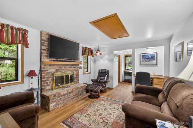 1300 Woodland Drive, Mount Vernon, WA 98274