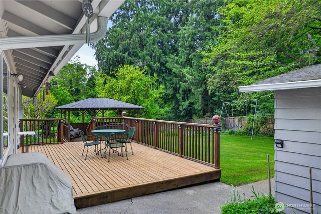 1300 Woodland Drive, Mount Vernon, WA 98274