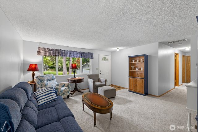 1300 Woodland Drive, Mount Vernon, WA 98274