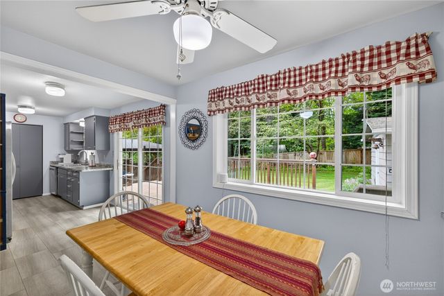 1300 Woodland Drive, Mount Vernon, WA 98274