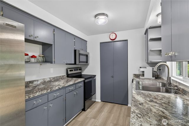 1300 Woodland Drive, Mount Vernon, WA 98274