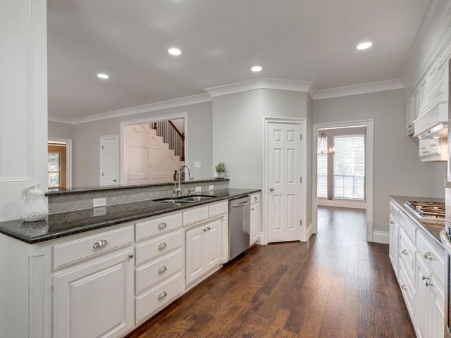 708 Lonesome Dove Trail, Hurst, TX 76054
