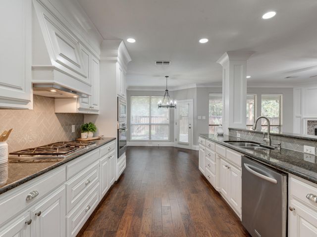 708 Lonesome Dove Trail, Hurst, TX 76054