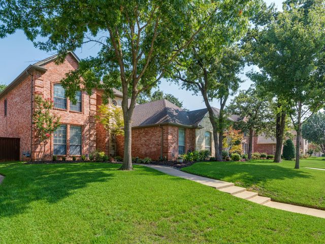 708 Lonesome Dove Trail, Hurst, TX 76054