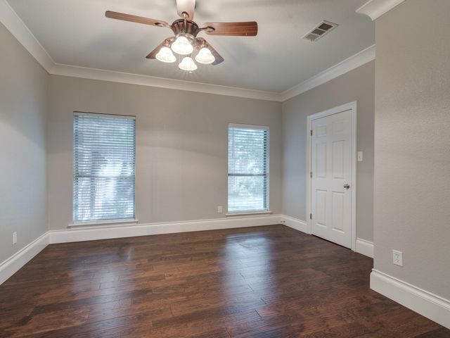 708 Lonesome Dove Trail, Hurst, TX 76054