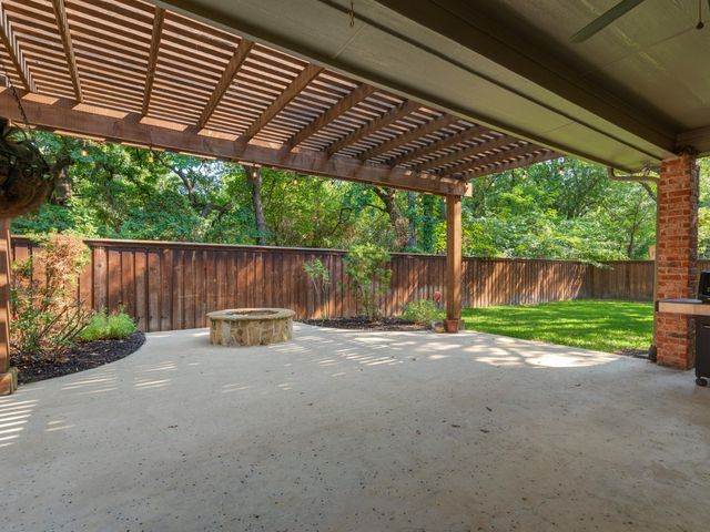 708 Lonesome Dove Trail, Hurst, TX 76054