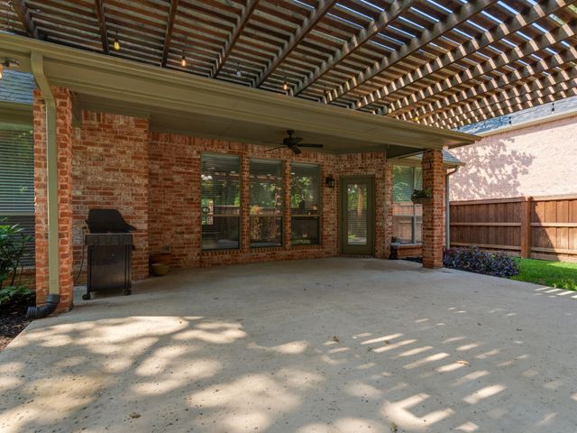 708 Lonesome Dove Trail, Hurst, TX 76054