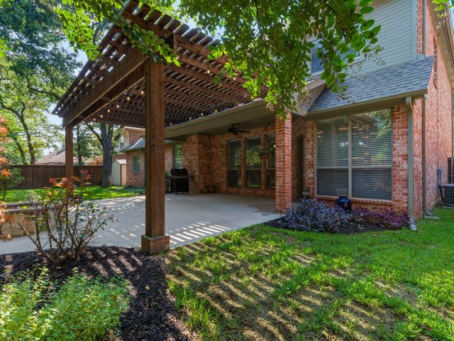 708 Lonesome Dove Trail, Hurst, TX 76054