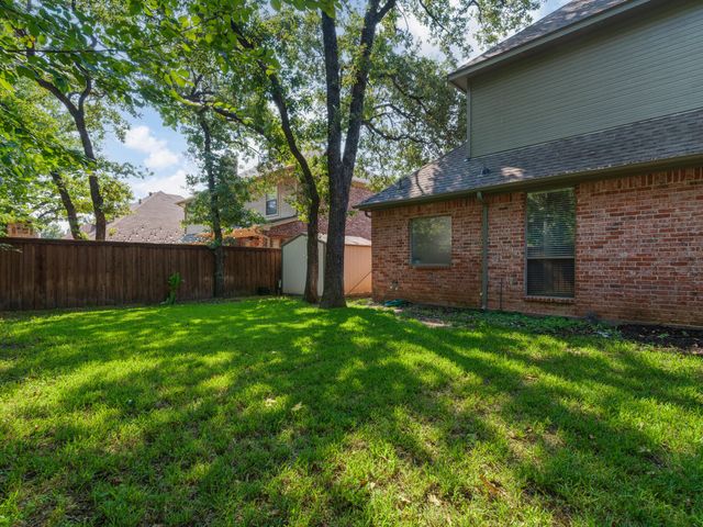 708 Lonesome Dove Trail, Hurst, TX 76054