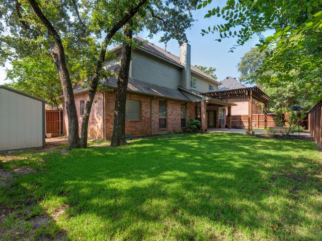 708 Lonesome Dove Trail, Hurst, TX 76054