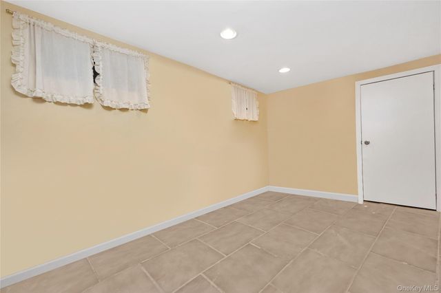 6451 59th Avenue, Maspeth, NY 11378