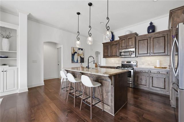 1528 SW ANTIQUITY Drive, Lee's Summit, MO 64081