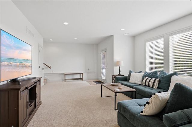 1528 SW ANTIQUITY Drive, Lee's Summit, MO 64081