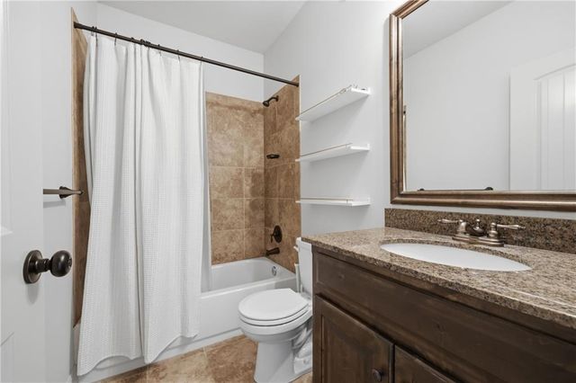 1528 SW ANTIQUITY Drive, Lee's Summit, MO 64081