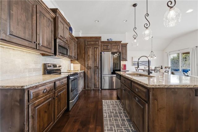 1528 SW ANTIQUITY Drive, Lee's Summit, MO 64081