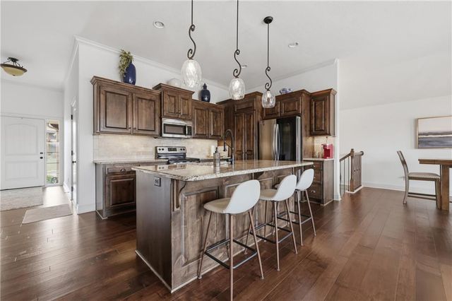 1528 SW ANTIQUITY Drive, Lee's Summit, MO 64081