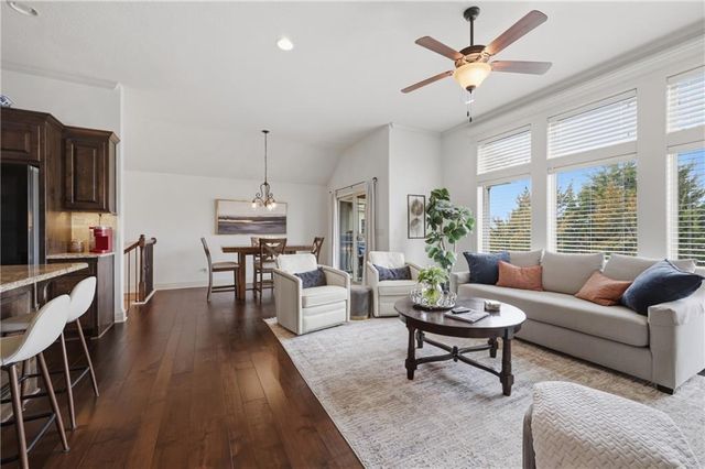 1528 SW ANTIQUITY Drive, Lee's Summit, MO 64081