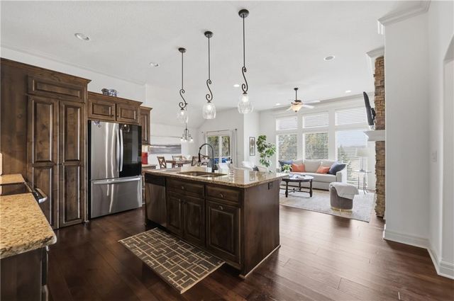 1528 SW ANTIQUITY Drive, Lee's Summit, MO 64081