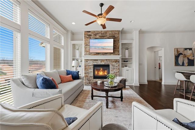 1528 SW ANTIQUITY Drive, Lee's Summit, MO 64081