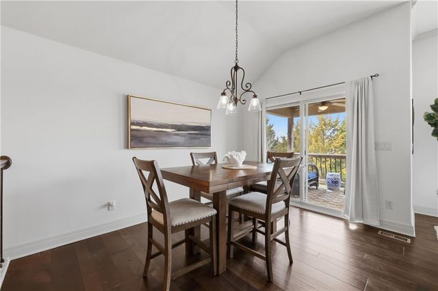 1528 SW ANTIQUITY Drive, Lee's Summit, MO 64081