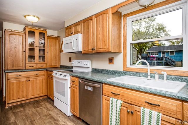 9 Nightingale, Clay, NY 13090