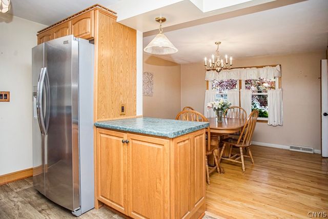 9 Nightingale, Clay, NY 13090
