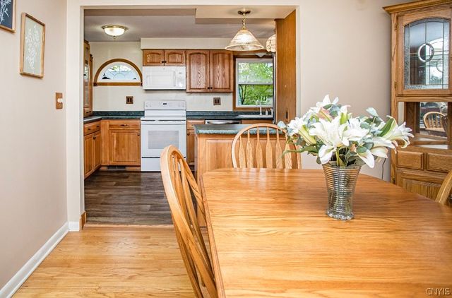 9 Nightingale, Clay, NY 13090
