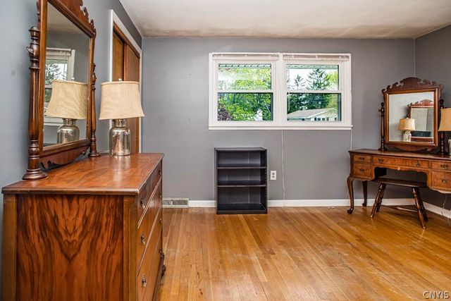 9 Nightingale, Clay, NY 13090