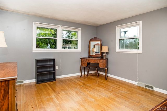 9 Nightingale, Clay, NY 13090