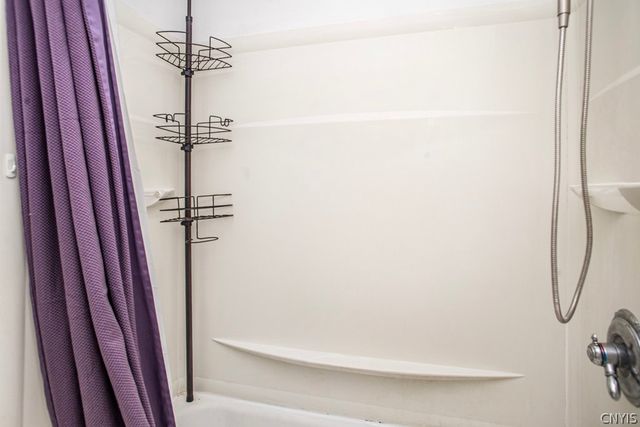 9 Nightingale, Clay, NY 13090