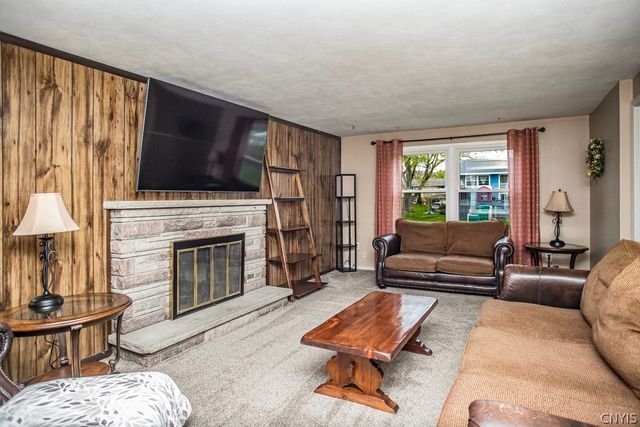 9 Nightingale, Clay, NY 13090