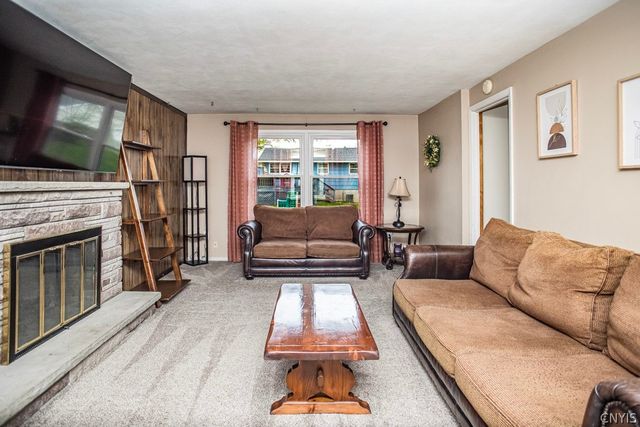 9 Nightingale, Clay, NY 13090