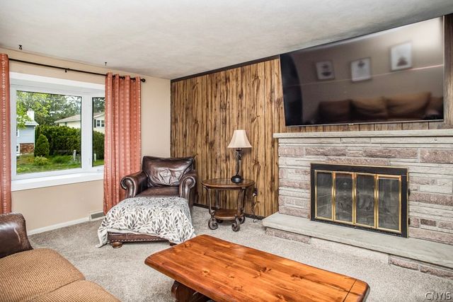 9 Nightingale, Clay, NY 13090