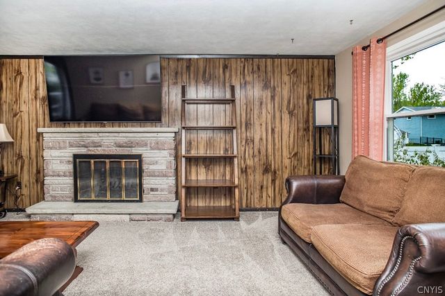 9 Nightingale, Clay, NY 13090
