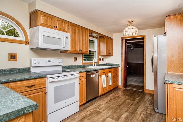 9 Nightingale, Clay, NY 13090