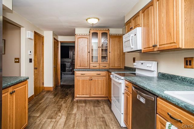 9 Nightingale, Clay, NY 13090