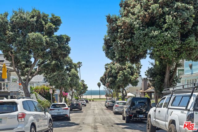 157 Hart Avenue, Santa Monica, CA 90405