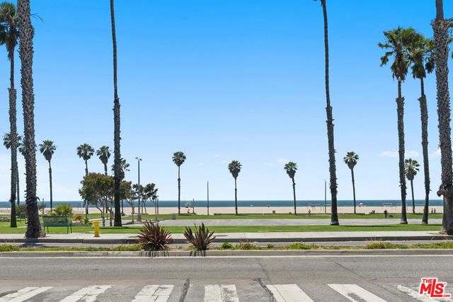 157 Hart Avenue, Santa Monica, CA 90405