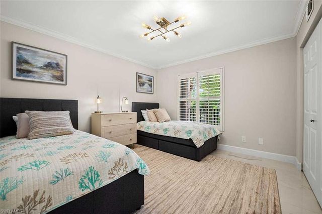 9103 Vanderbilt DR 205, Naples, FL 34108