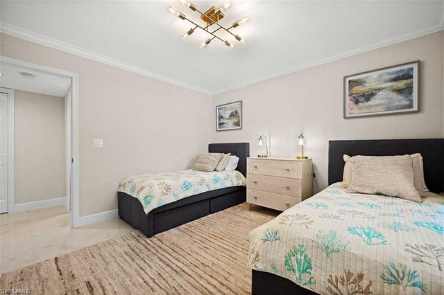 9103 Vanderbilt DR 205, Naples, FL 34108