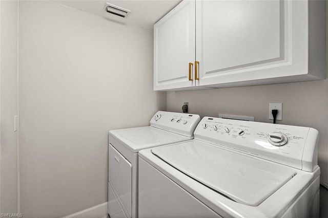 9103 Vanderbilt DR 205, Naples, FL 34108